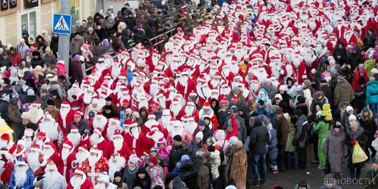 На Севере собрались более двух тысяч Дедов Морозов